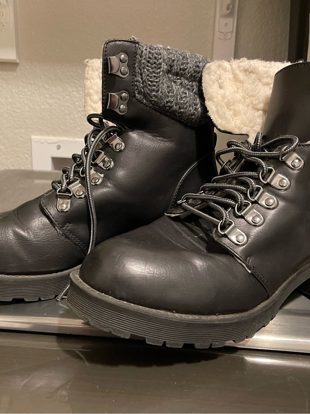 Mia Women's Black Faux Fur-Lined Lace-Up Boots 8.5